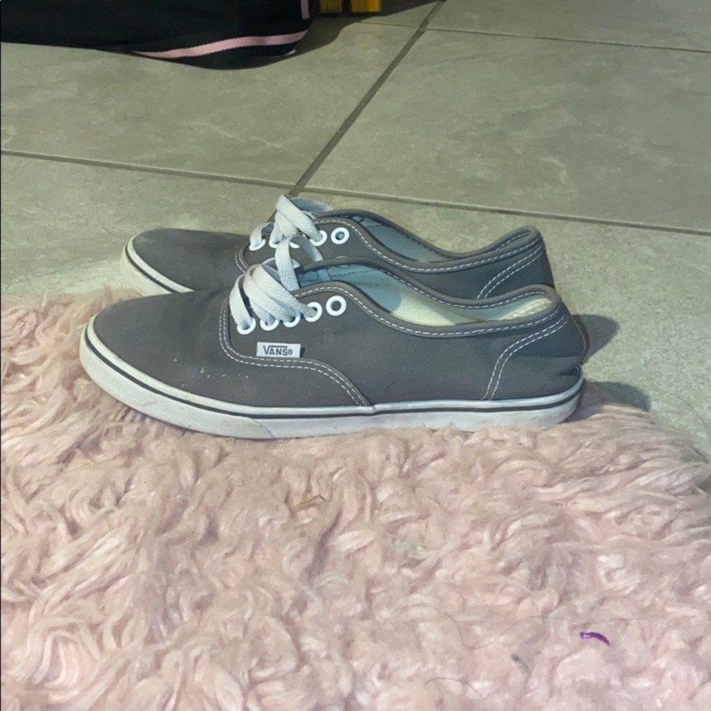 Vans - Picture 2 of 2